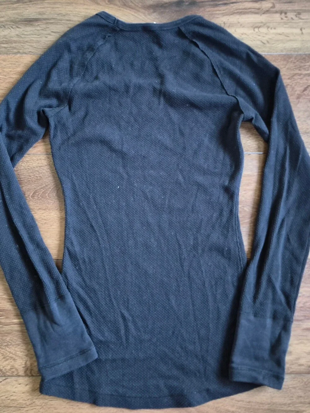 Guess? Black Long-Sleeve Textured Thermal Waffle Top w/ Silver Rhinestones Sz S - Picture 3 of 4